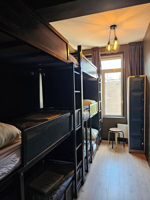 Shared Dormitory, Mixed Dorm, Shared Bathroom (6 persons) - Crossroads Hostel Amsterdam (Amsterdam)