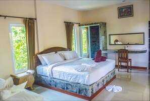 Desk, free WiFi - The Fisherman's Chalet (Koh Samui)