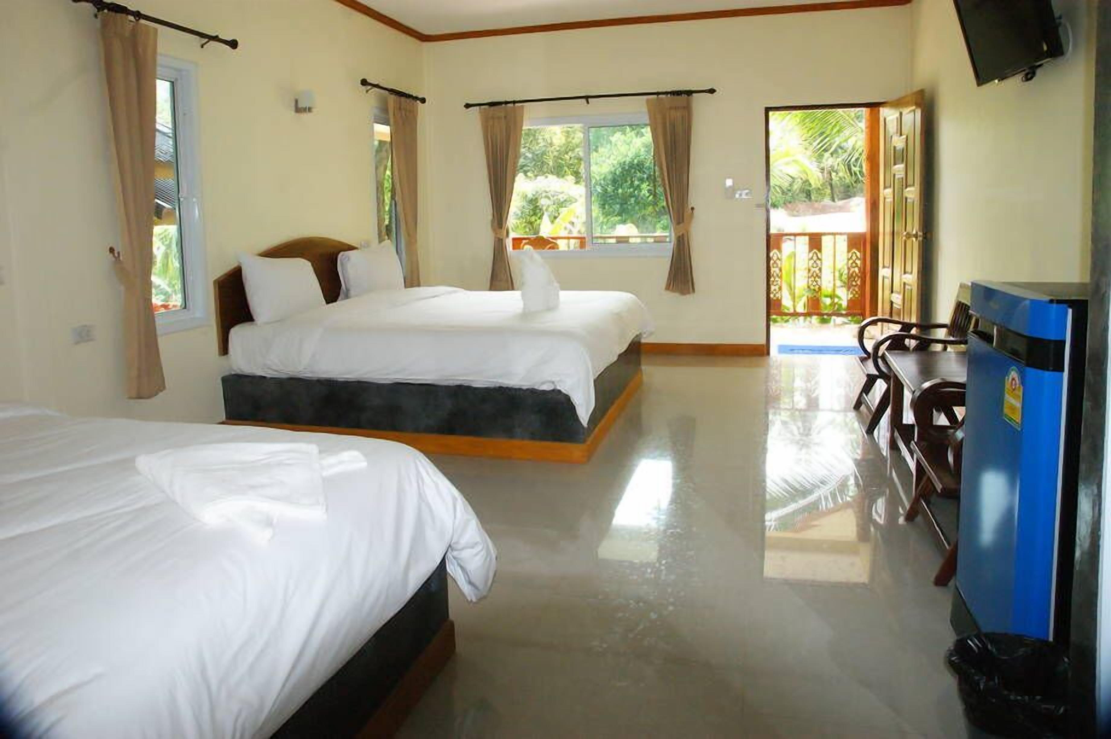 Standard Room with Pool View | Skrivebord og wi-fi (inkludert)