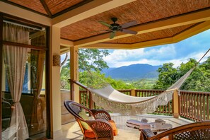 Mountainview Suites | Terrace/patio