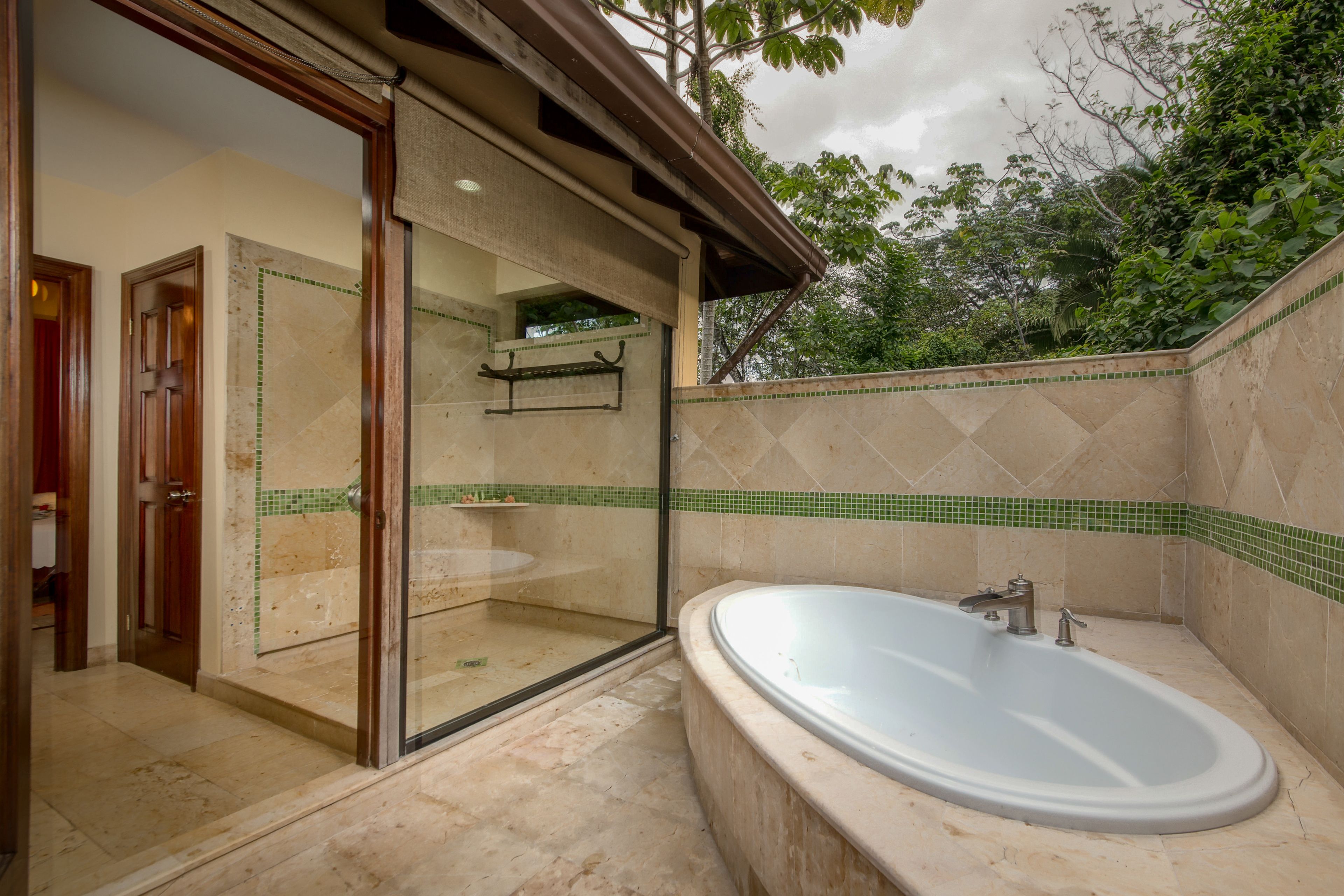 Bathtub besar