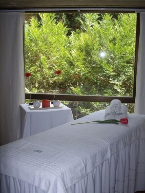 Body treatments, body scrubs, facials, massage/treatment rooms, massages