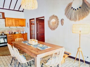 Two Bedroom Villa | Private kitchen | Electric kettle - Tír na nÓg Beachfront Resort (Gili Trawangan)