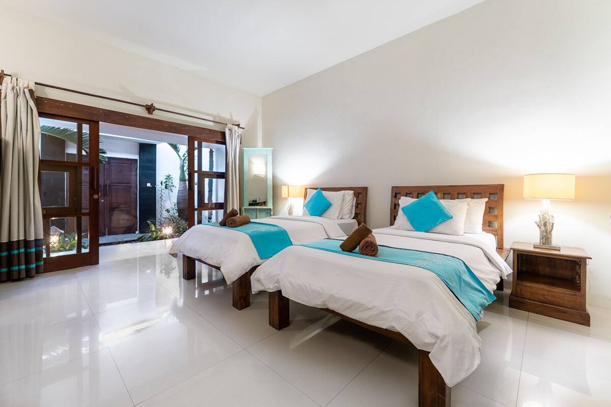 Phòng 2 giường đơn Deluxe | Bộ trải giường bằng vải cotton Ai Cập, két bảo mật tại phòng, bàn 