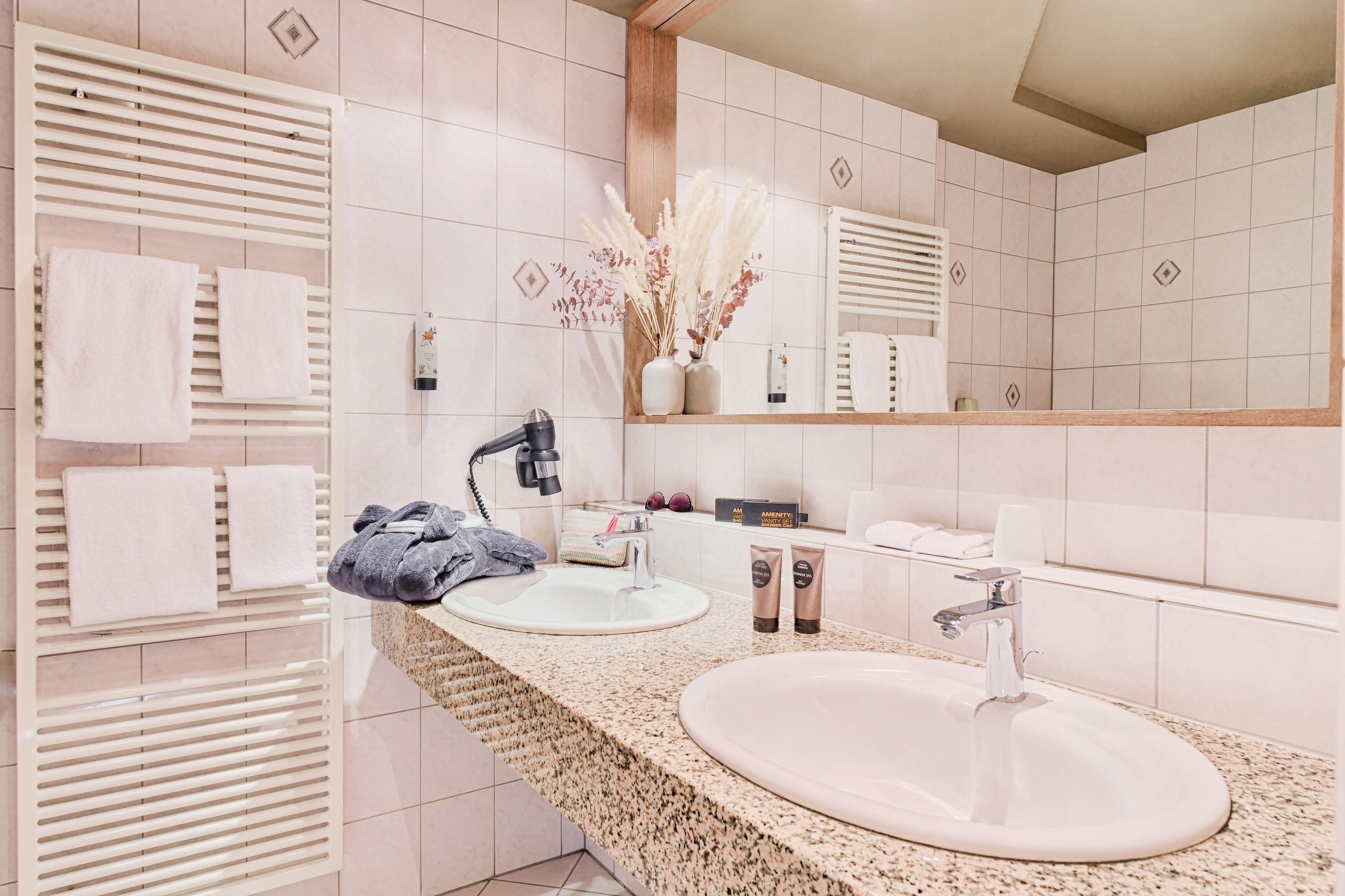 comfort room (king size) | bathroom