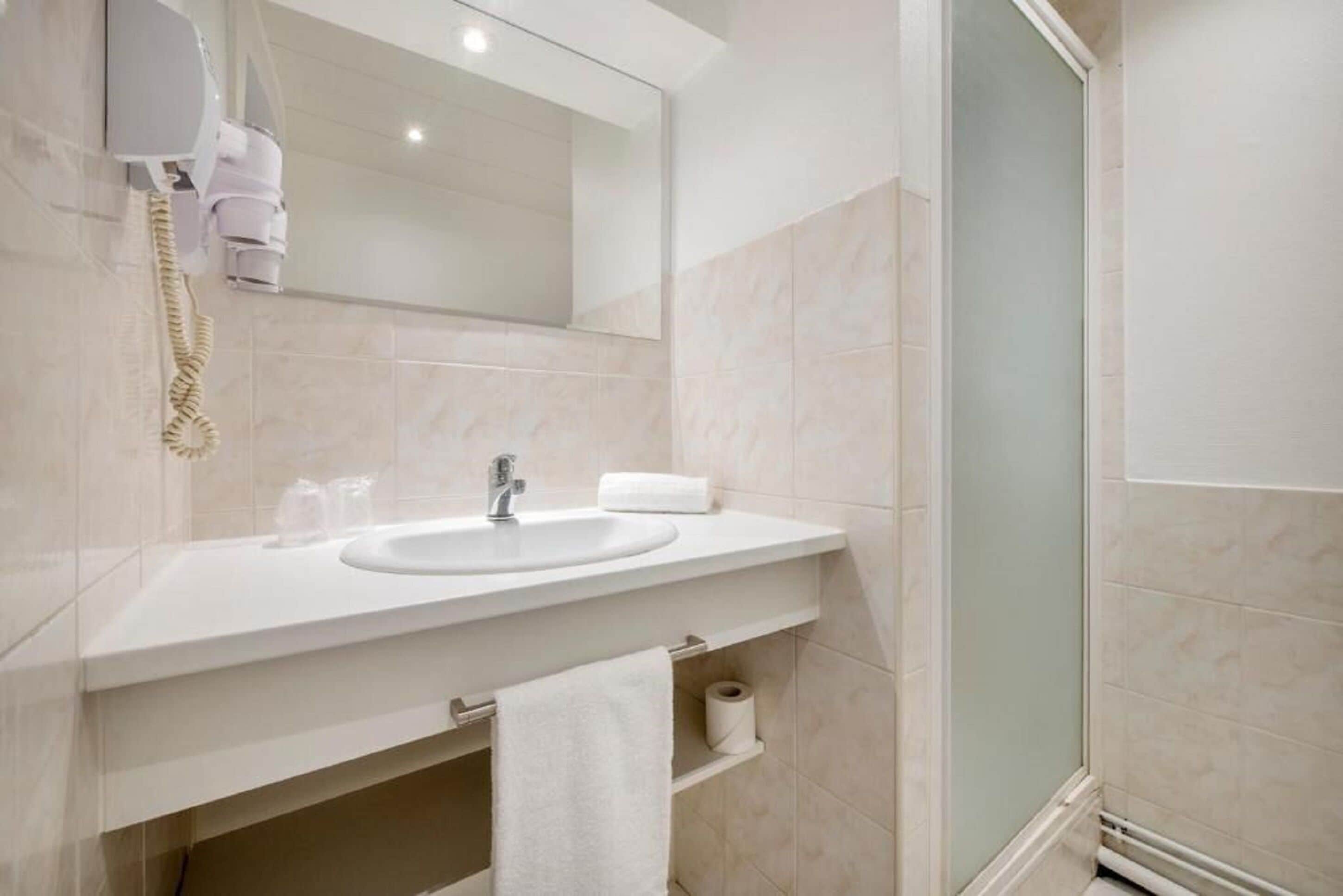studio | bathroom | eco-friendly toiletries, hair dryer, towels