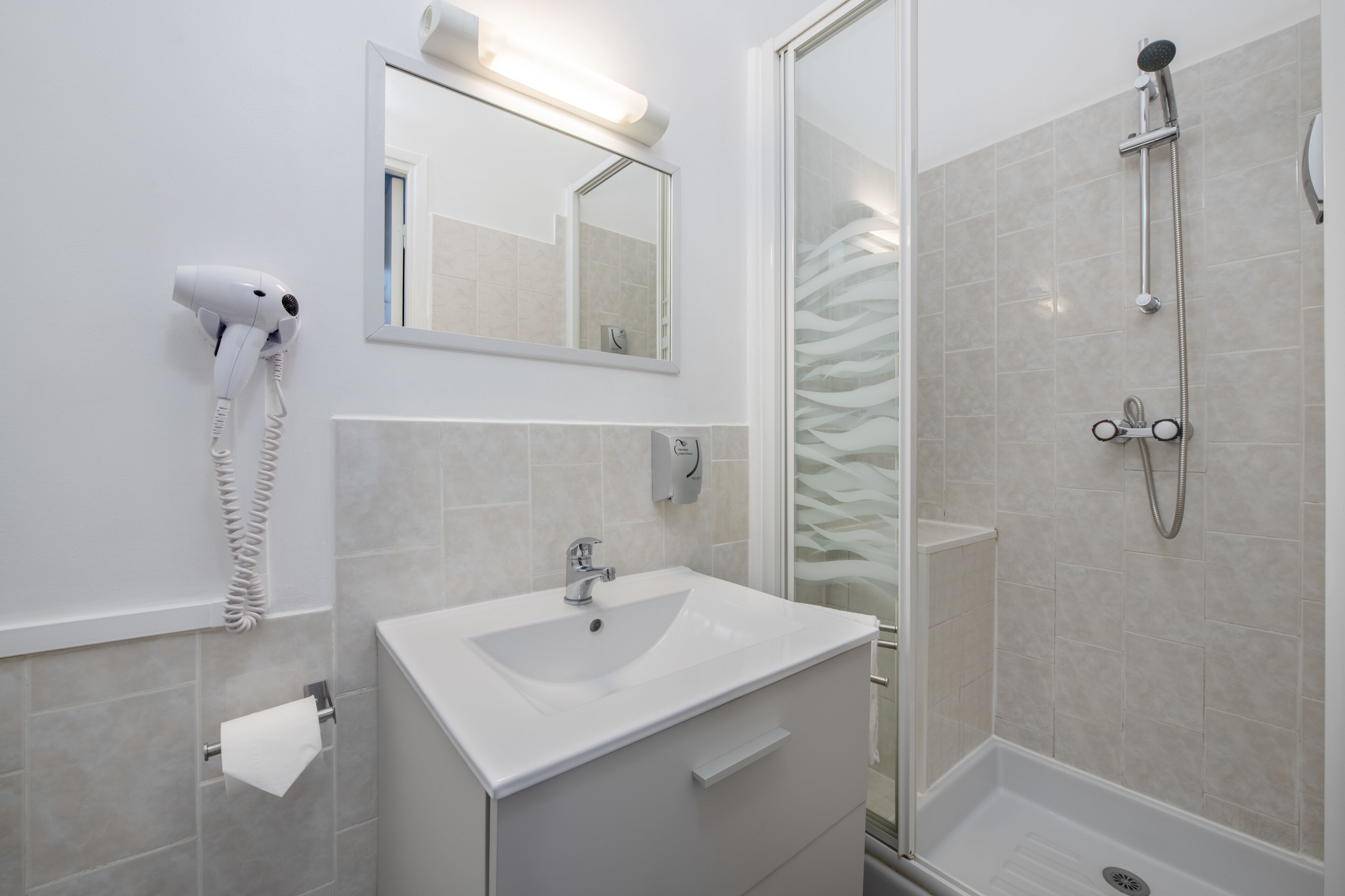 economy single room, 1 large single bed | bathroom | eco-friendly toiletries, hair dryer, towels