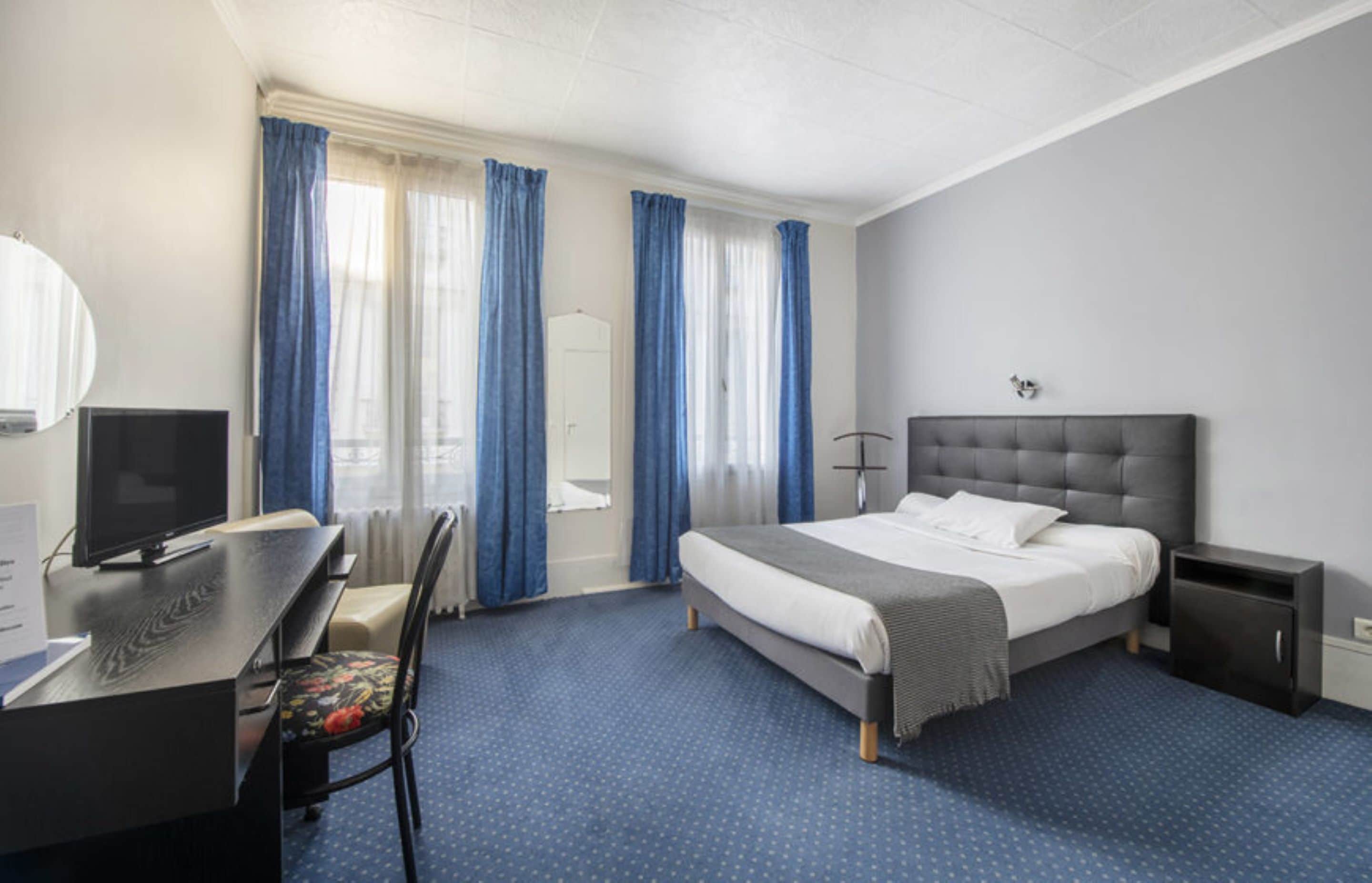 studio | desk, blackout curtains, free wifi, bed sheets