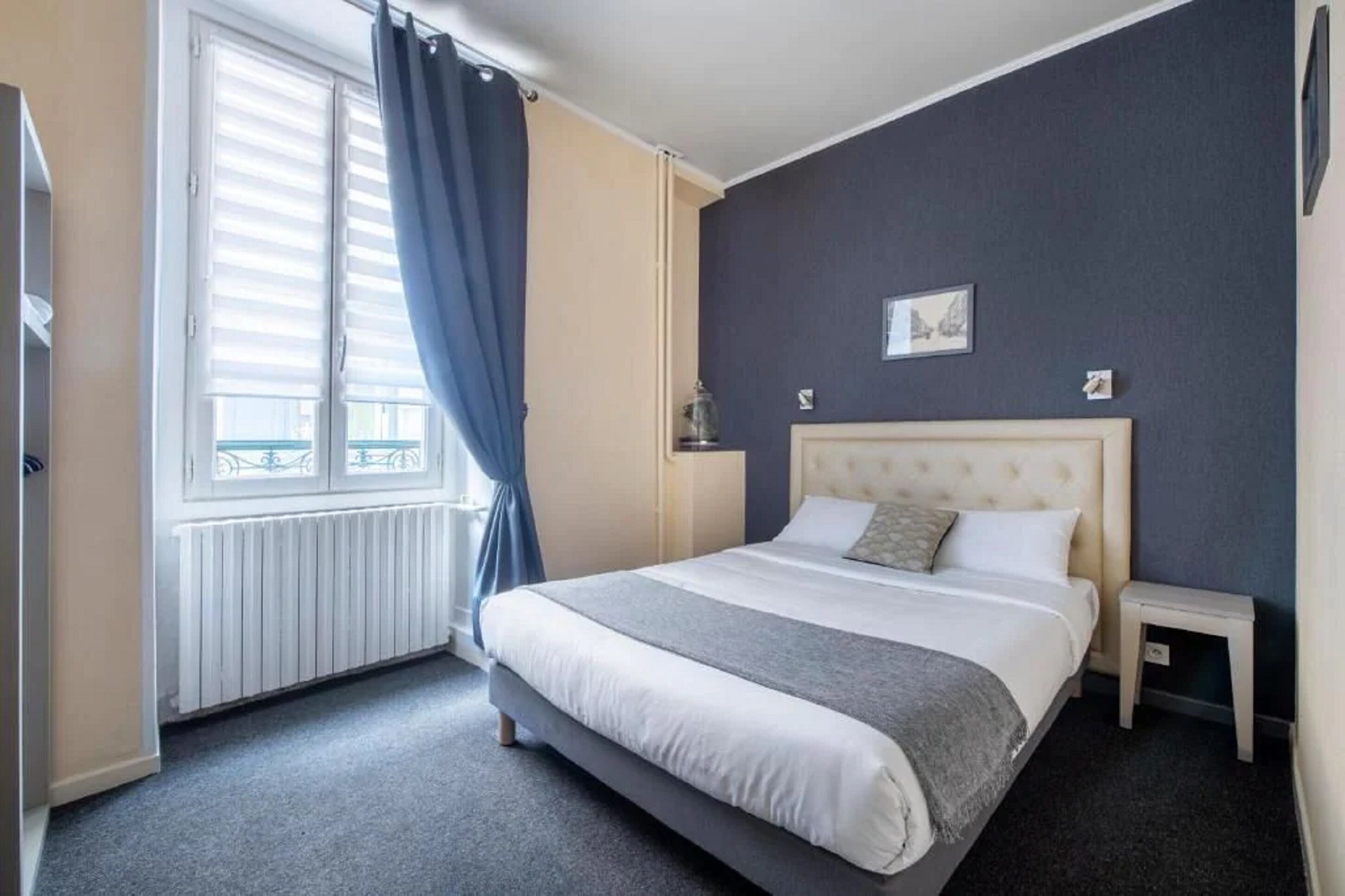 standard double room | desk, blackout curtains, free wifi, bed sheets