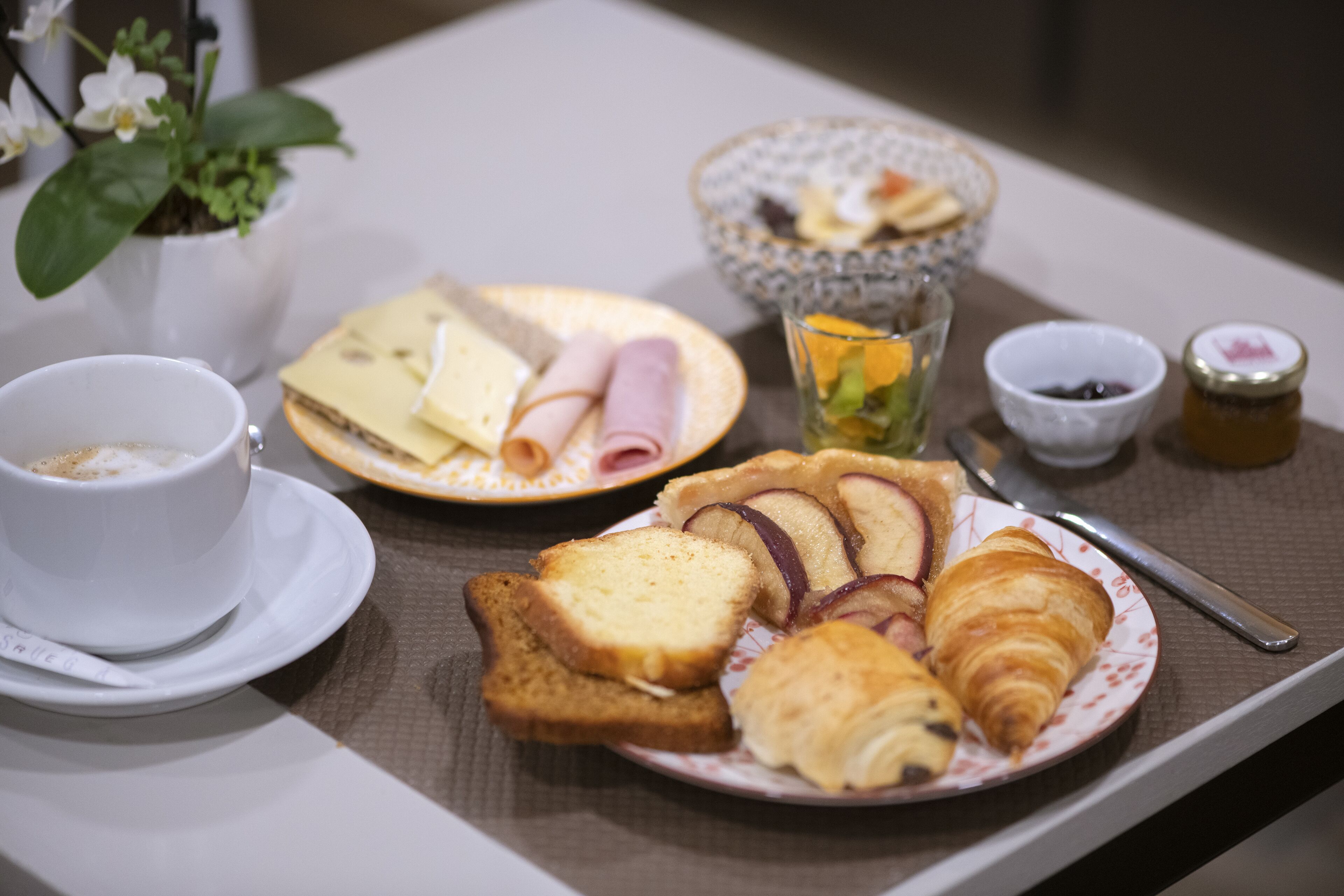 daily continental breakfast (eur 13 per person)