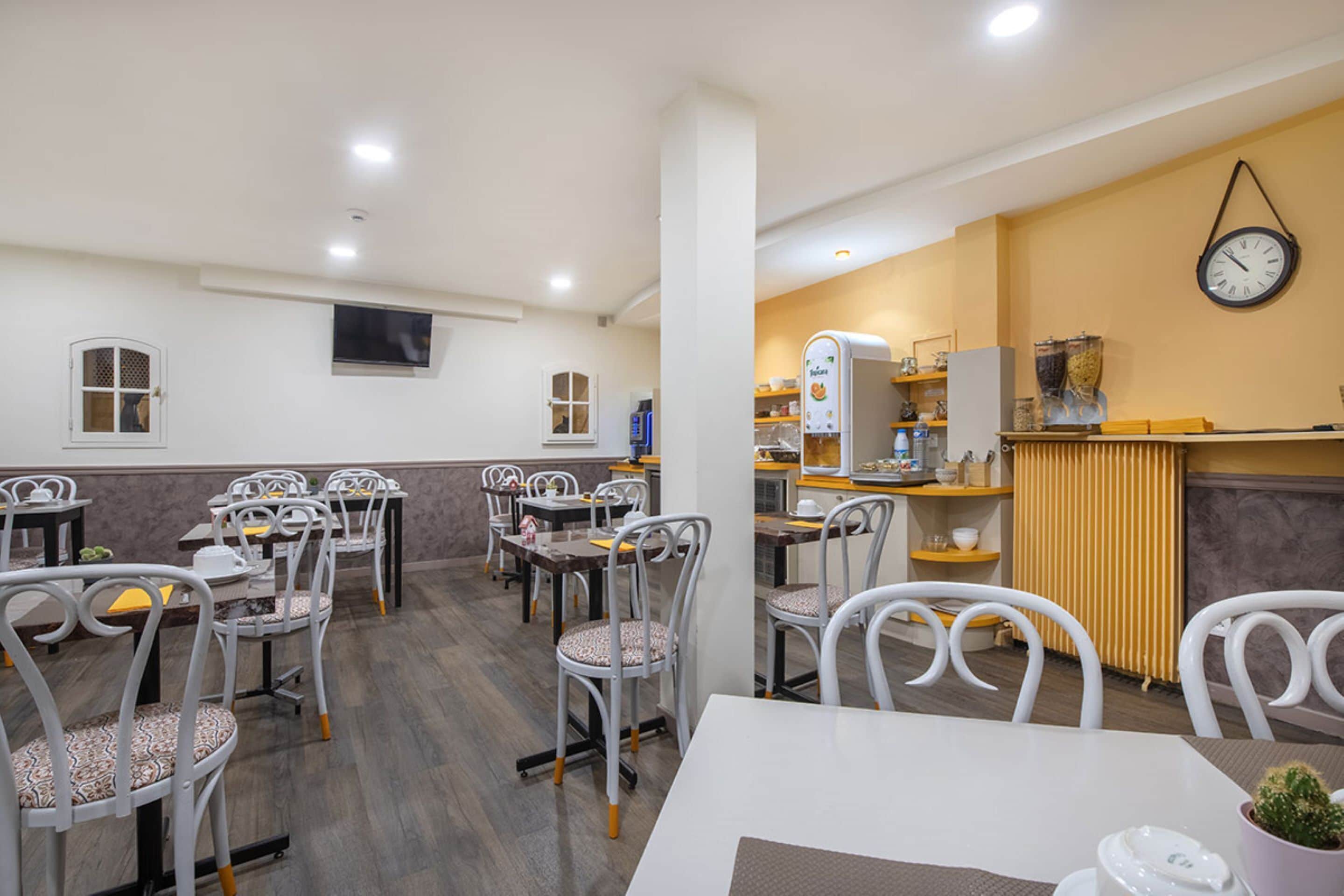 Dagelijks continentaal ontbijt (EUR 13 per persoon)