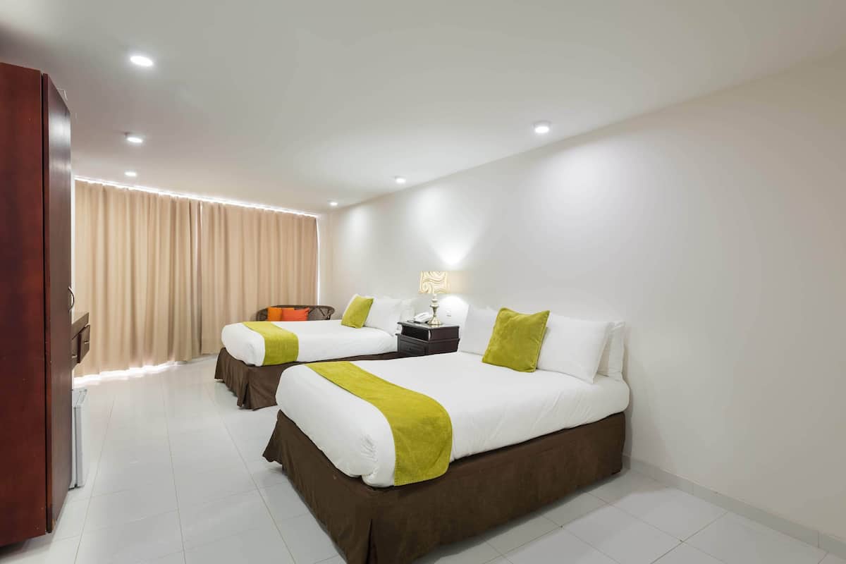 Minibar, caja de seguridad en la habitación y ropa de cama