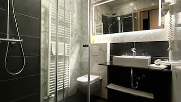 Deluxe Apartment, 2 Bedrooms | Bathroom