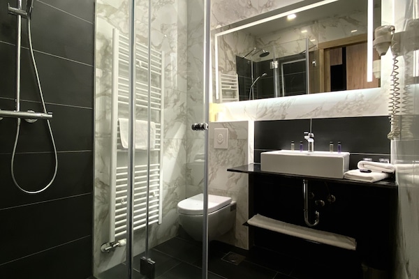 Deluxe Apartment, 2 Bedrooms | Bathroom | Shower, rainfall showerhead, free toiletries, hair dryer
