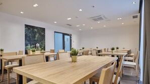 朝食 (ビュッフェ)、毎日提供 (有料)