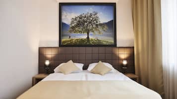Deluxe Double Room | 2 bedrooms, desk, blackout drapes, soundproofing