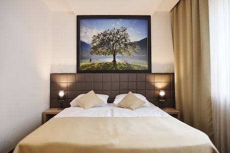 2 habitaciones, escritorio y cortinas blackout
