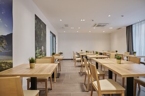 Daily buffet breakfast for a fee - Meksiko Hotel (Ljubljana)