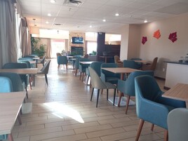 Desayuno buffet incluido todos los días 