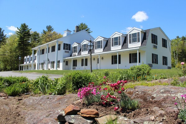 Garden - Black Horse Inn (Lincolnville)