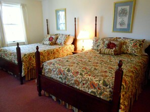 Suite, 2 Queen Beds, Jetted Tub - Black Horse Inn (Lincolnville)