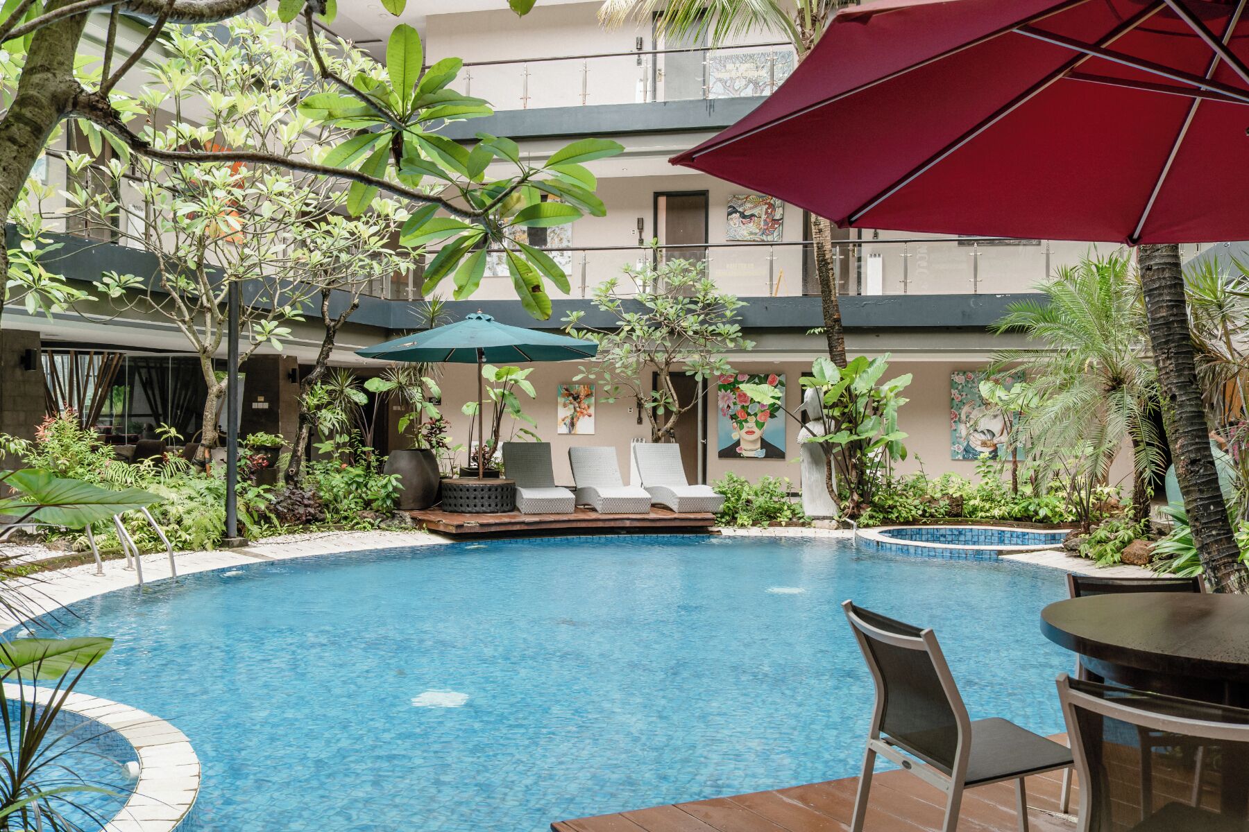 Outdoor pool, pool loungers