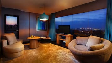 Royal Suite Room | 1 bedroom, desk, soundproofing, iron/ironing board