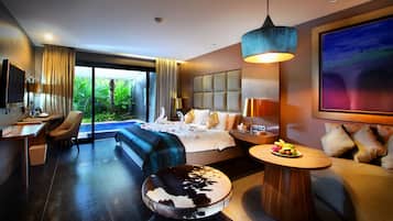 Pool Suite | 1 kamar tidur, meja kerja, kedap suara, dan setrika/meja setrika