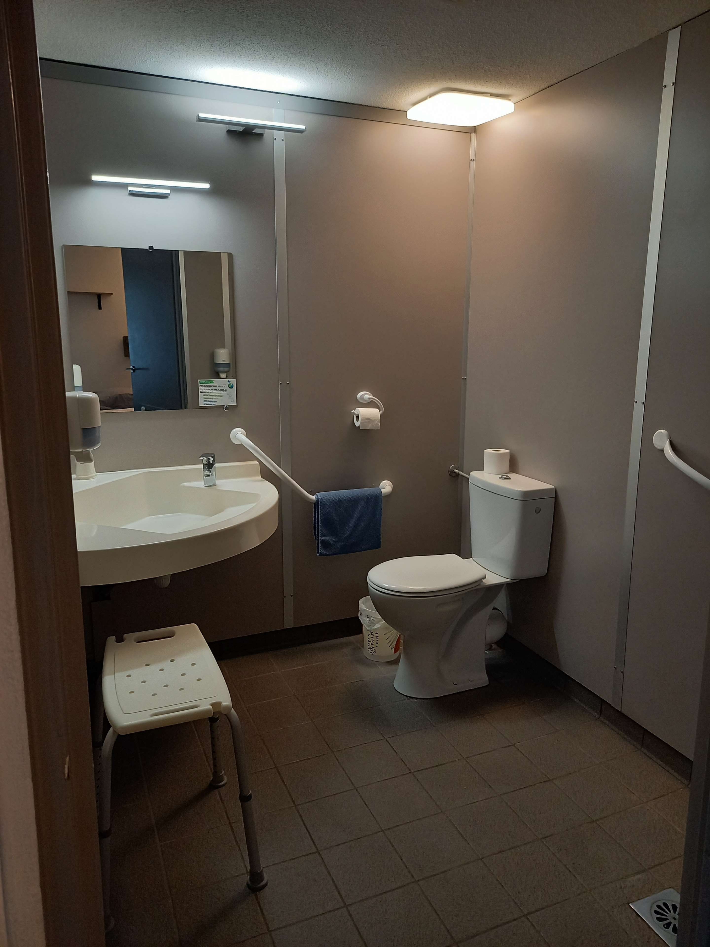 Baño accesible en silla de ruedas