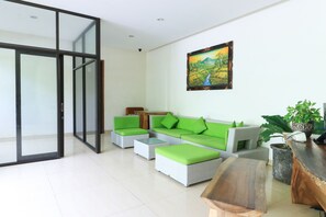 Lobby sitting area - The Widyas Bali Villa (Kerobokan)