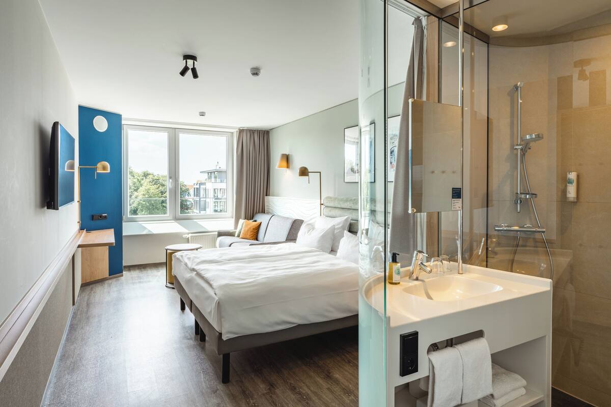 double room lateral sea view | bathroom | shower, rainfall showerhead, hair dryer, towels