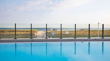 Piscine couverte, piscine extérieure