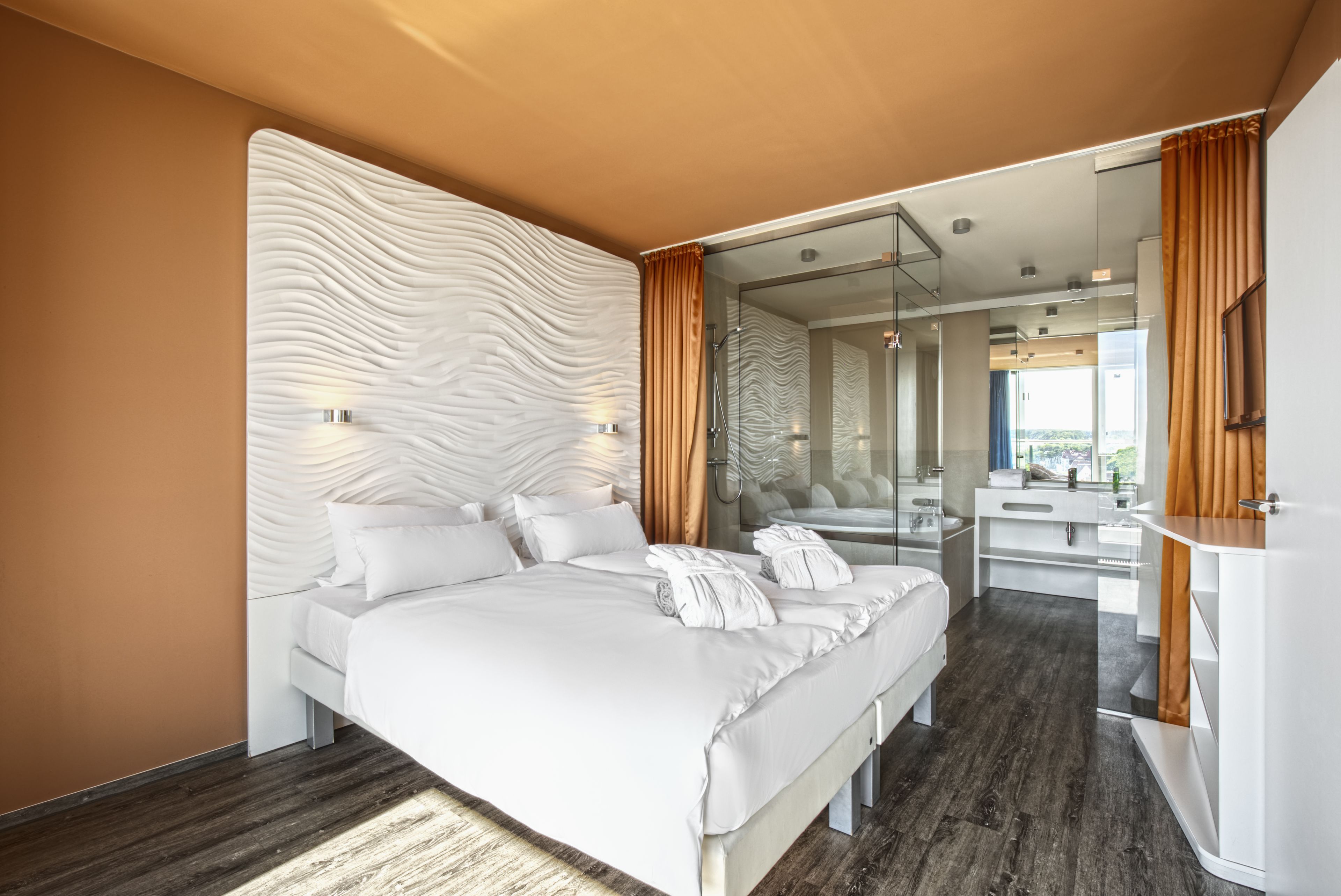 double room lateral sea view | 1 bedroom, desk, blackout curtains, free wifi