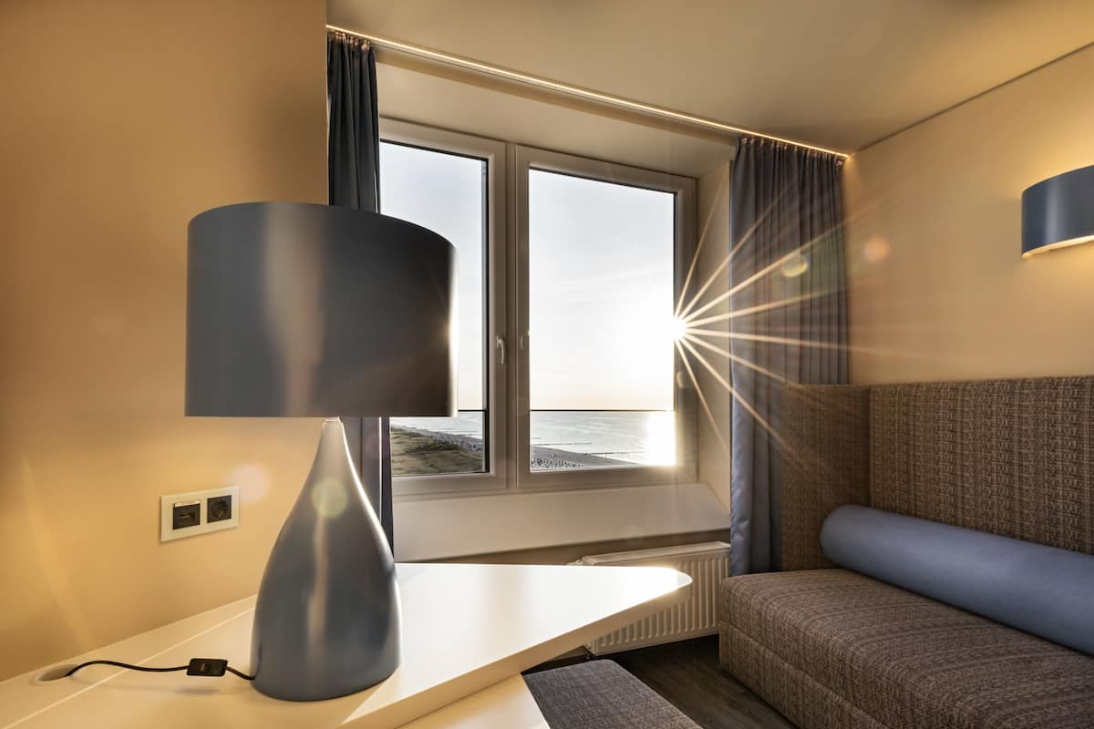 double room lateral sea view | 1 bedroom, desk, blackout curtains, free wifi