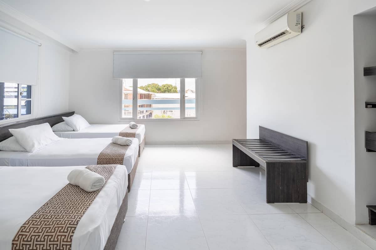 Premium bedding, in-room safe, bed sheets