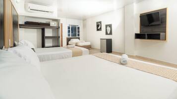 Premium bedding, in-room safe, bed sheets