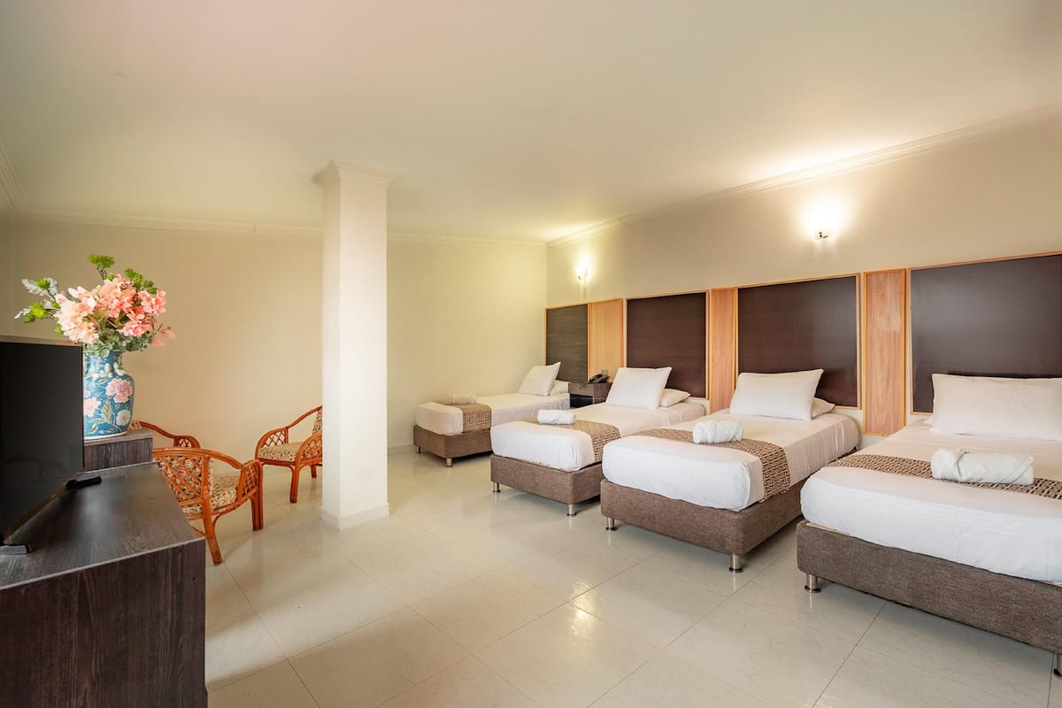 Premium bedding, in-room safe, bed sheets