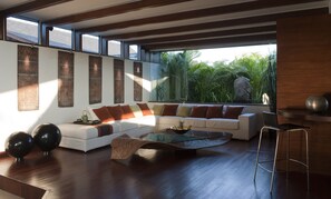 Televisión LCD, reproductor de DVD, estación para iPod