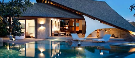 Villa, 3 Schlafzimmer, eigener Pool | 3 Schlafzimmer, Minibar, Bügeleisen/Bügelbrett, Zustellbetten