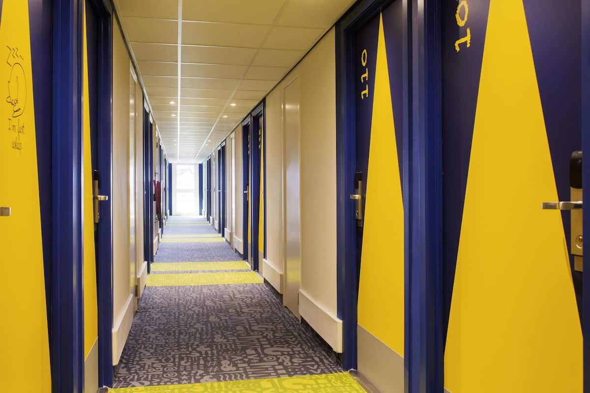 Bureau, espace de travail pour ordinateur portable