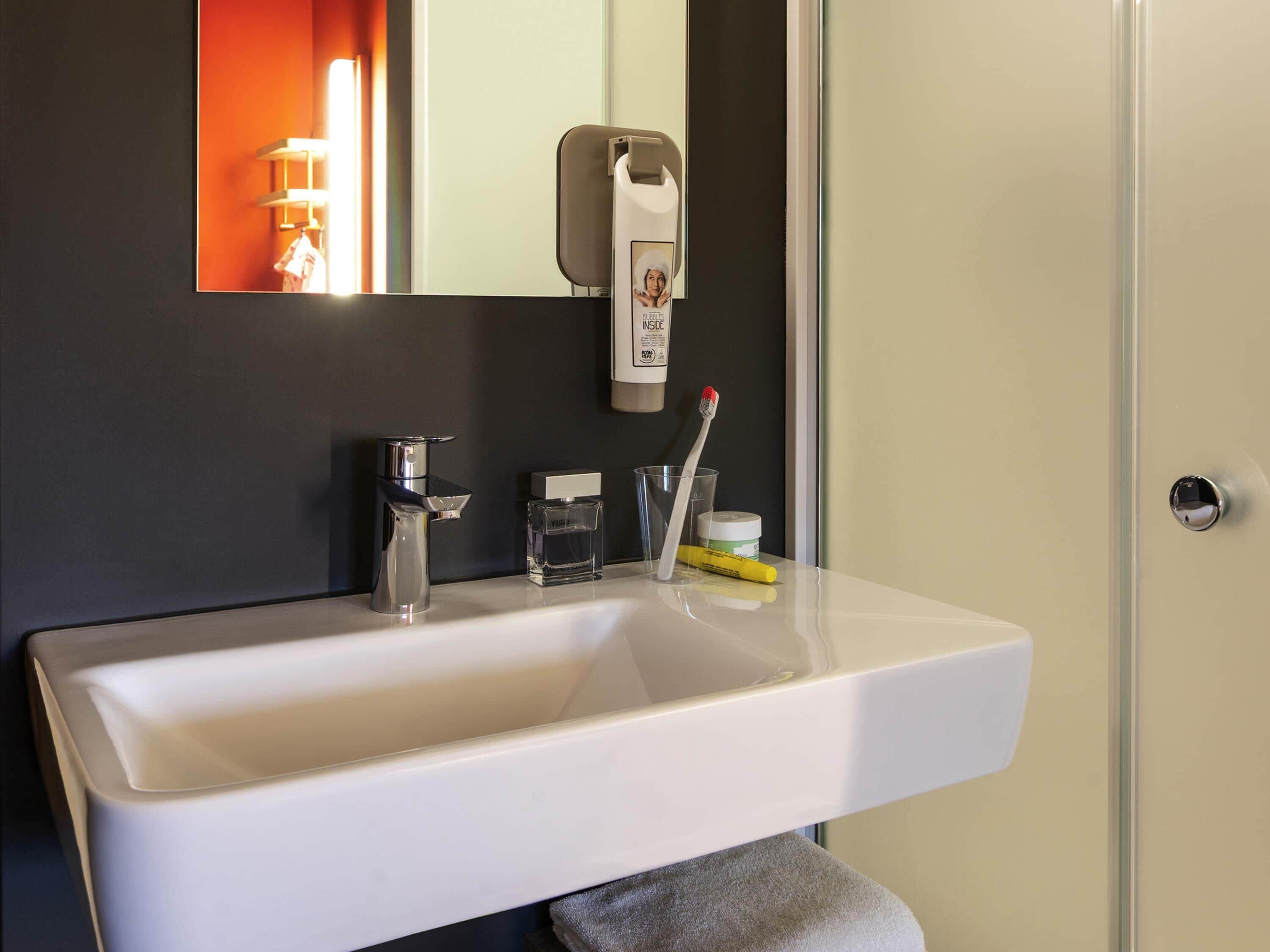 standard room, 2 single beds | desk, laptop workspace, soundproofing, iron/ironing board