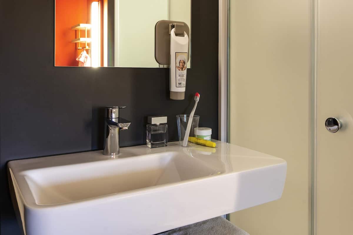 standard room, 2 single beds | desk, laptop workspace, soundproofing, iron/ironing board