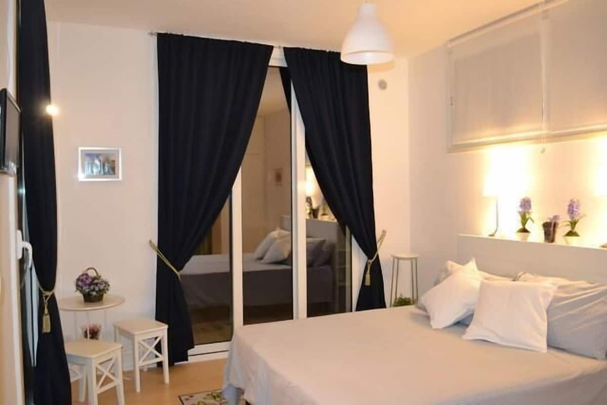 Habitación doble Deluxe | Ropa de cama de alta calidad, edredón y camas con efecto memoria