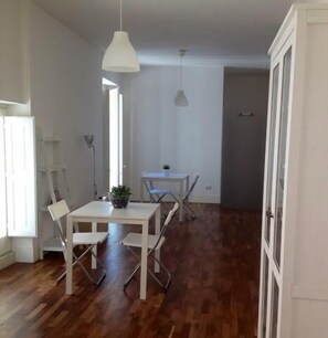 Repas dans la chambre