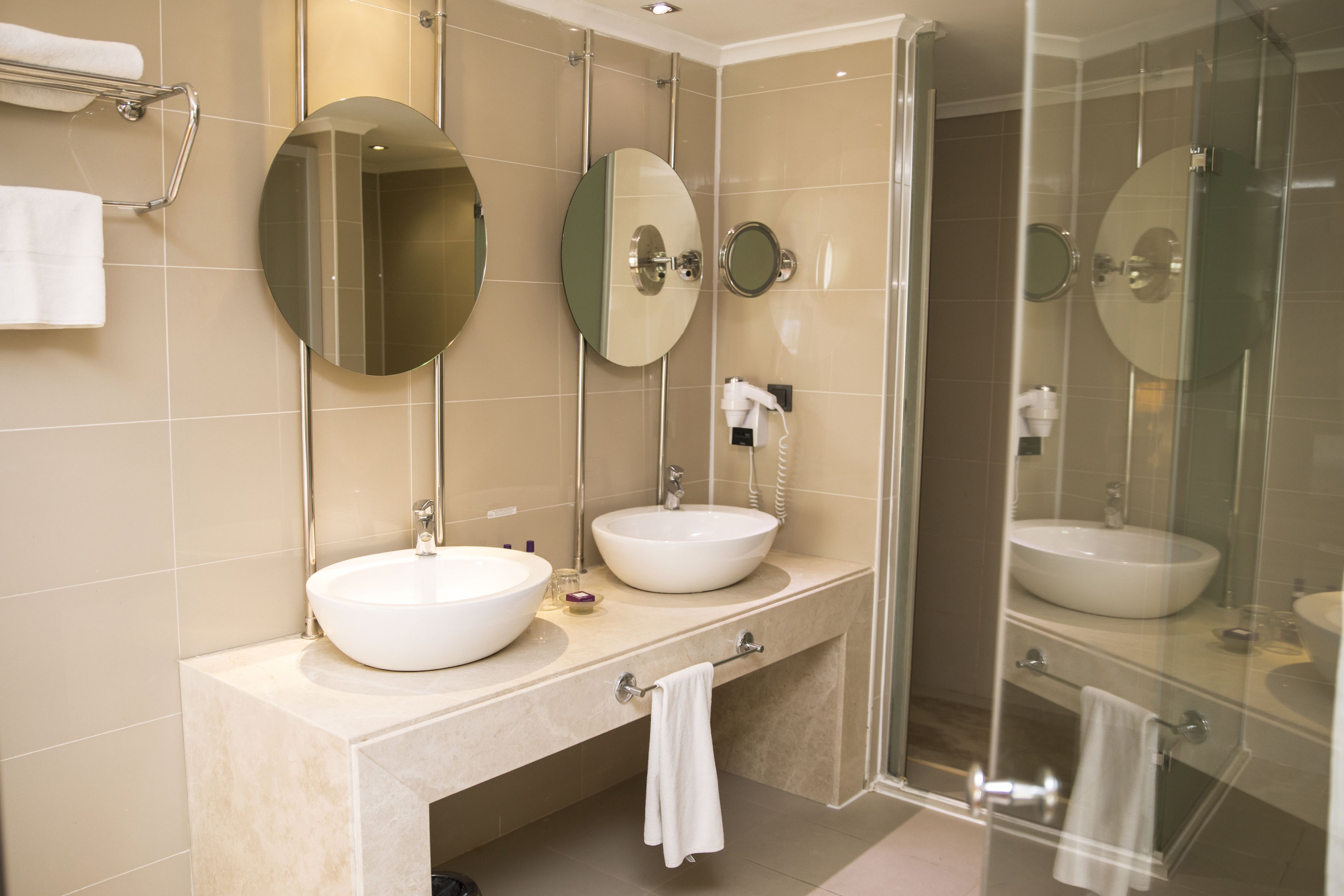Junior Double Room | Bathroom sink