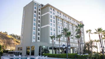 Vista frontal de la propiedad