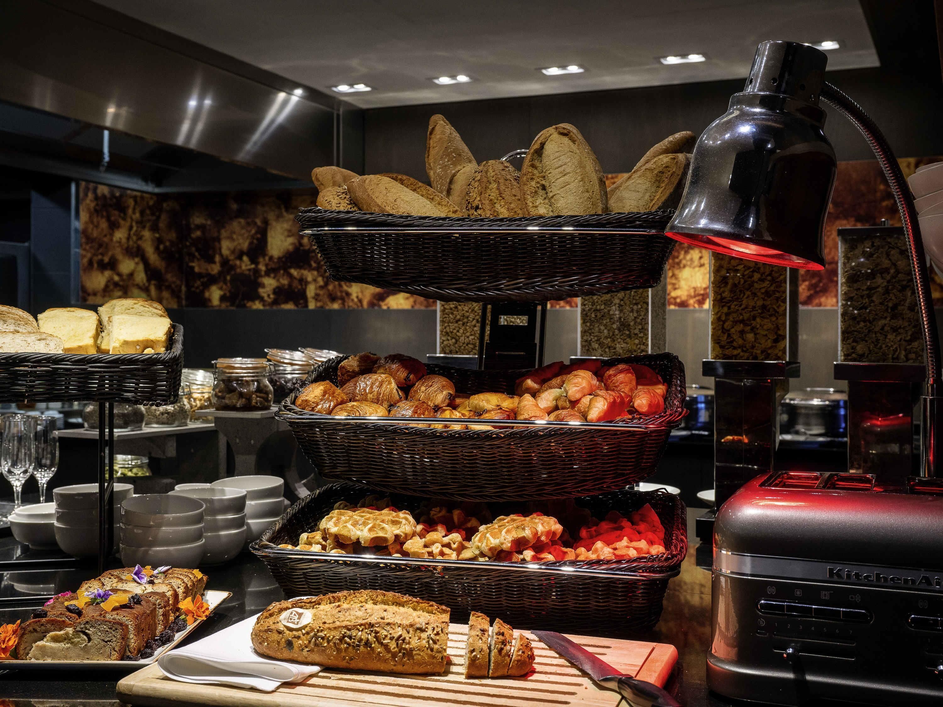 Daily full breakfast (EUR 26 per person)