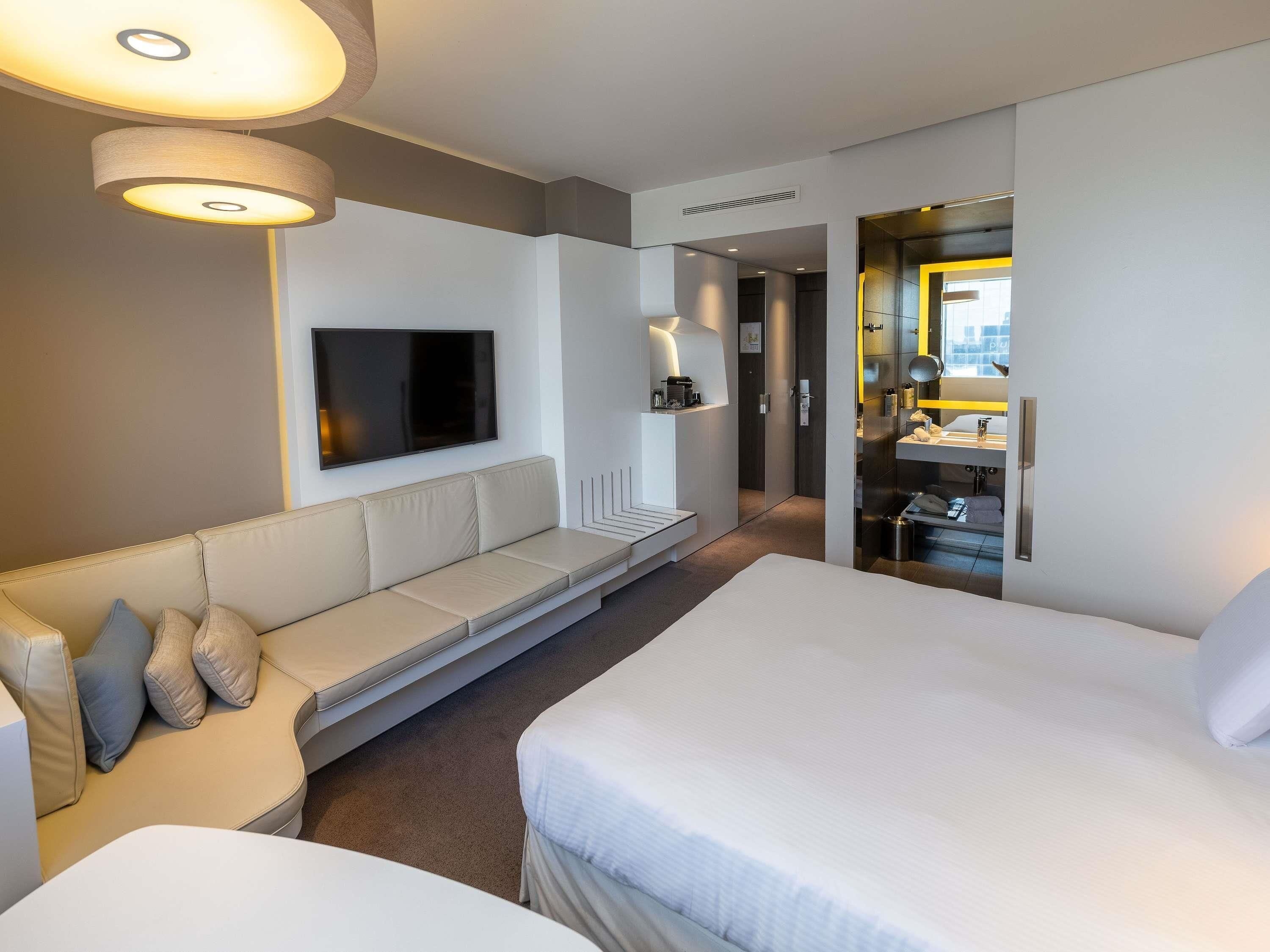 Habitación clásica, 1 cama King size | Artículos del minibar gratis y caja de seguridad en la habitación 