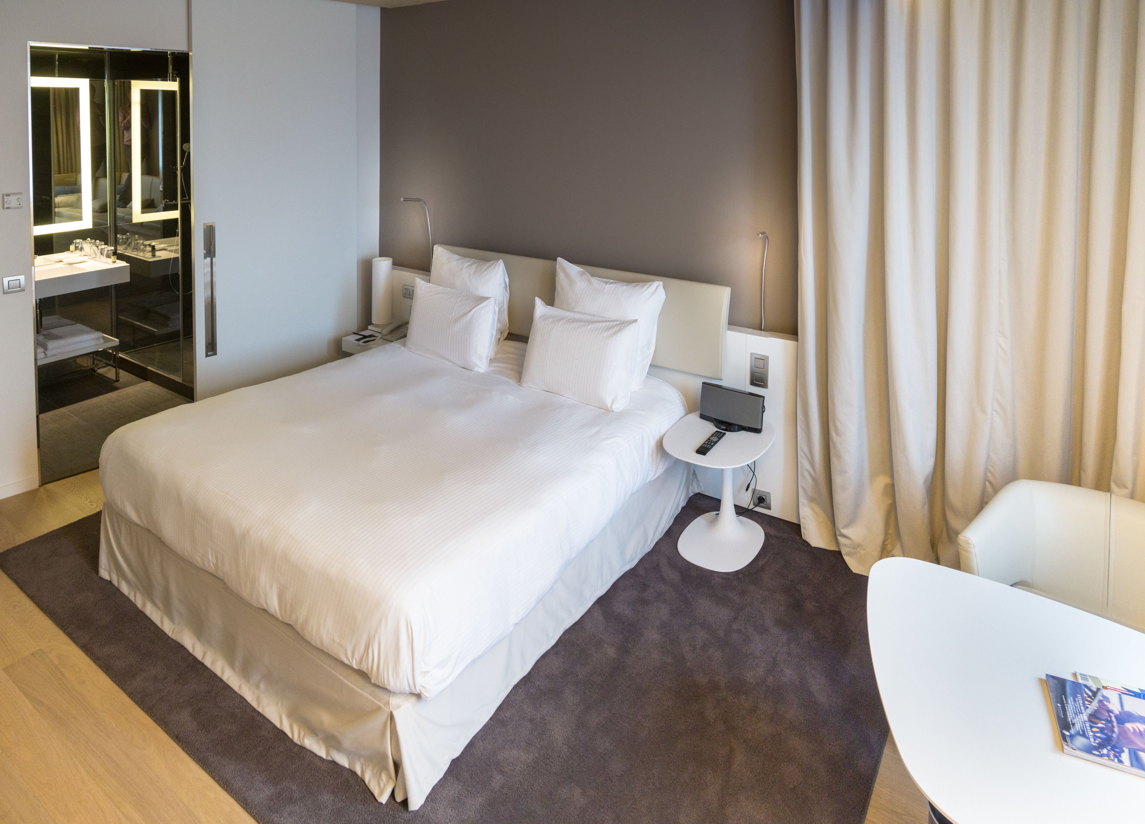 superior room, 1 king bed, city view | bathroom | deep-soaking bathtub, rainfall showerhead, eco-friendly toiletries