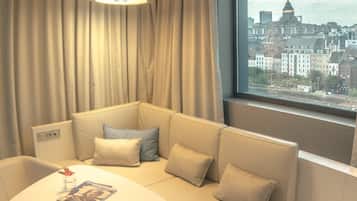 Chambre Deluxe, 1 trĂšs grand lit, vue ville